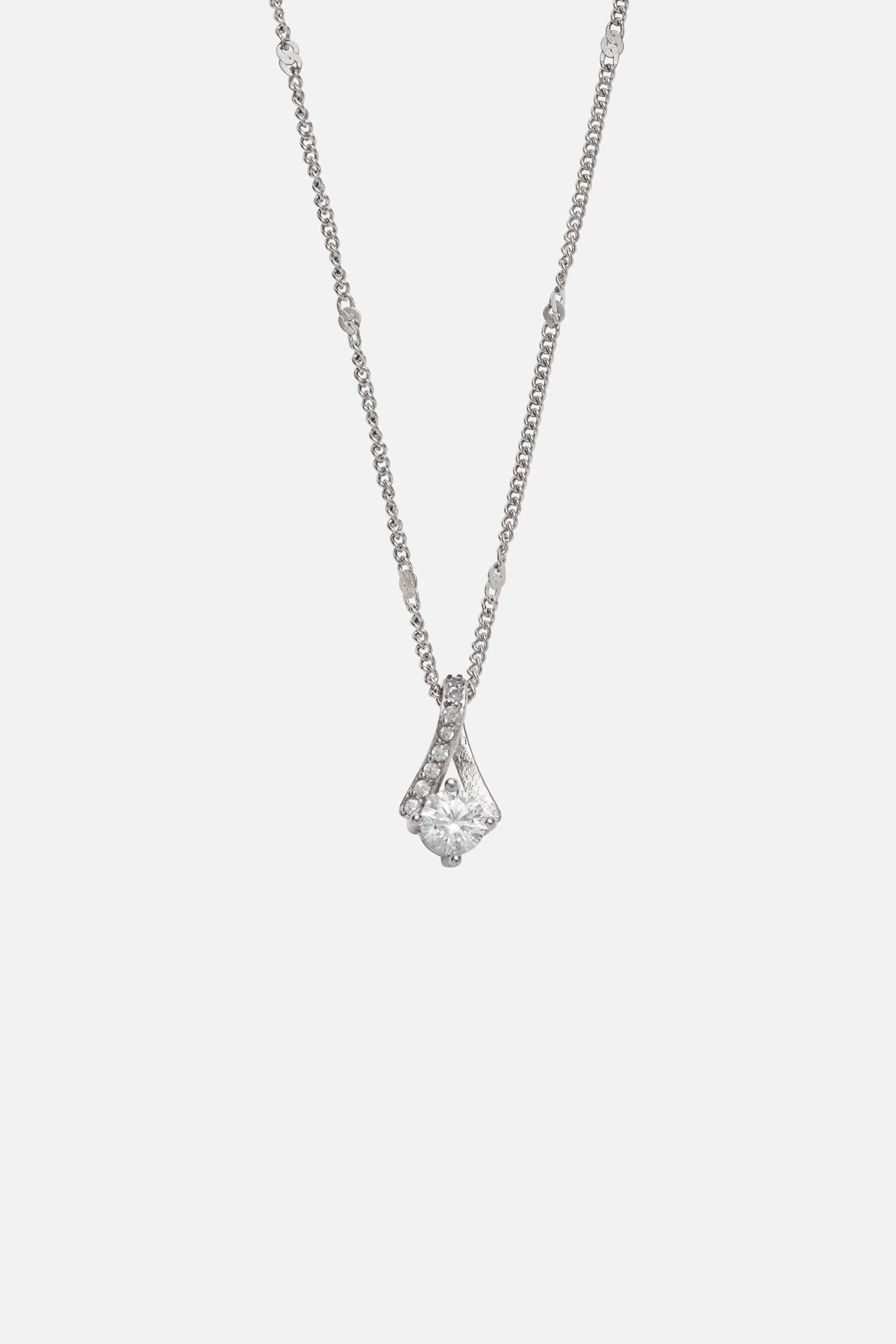 GARDENIA NECKLACE