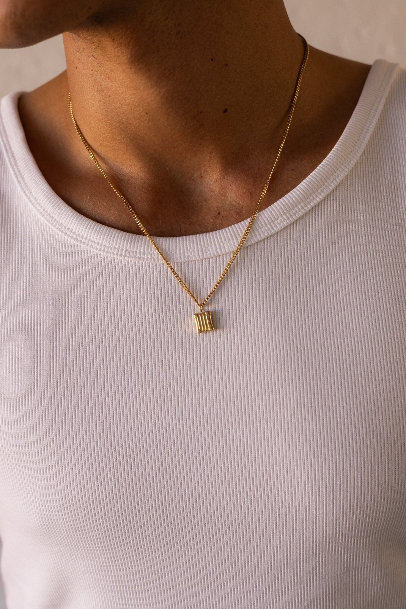 VELAR NECKLACE